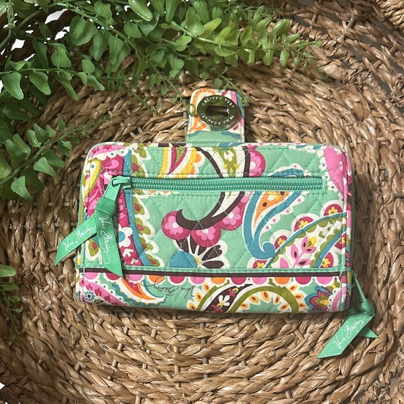 ✳️Vera Bradley Tutti Frutti Turn
Lock Wallet Mint Green Multicolor Paisley - Picture 14 of 16
